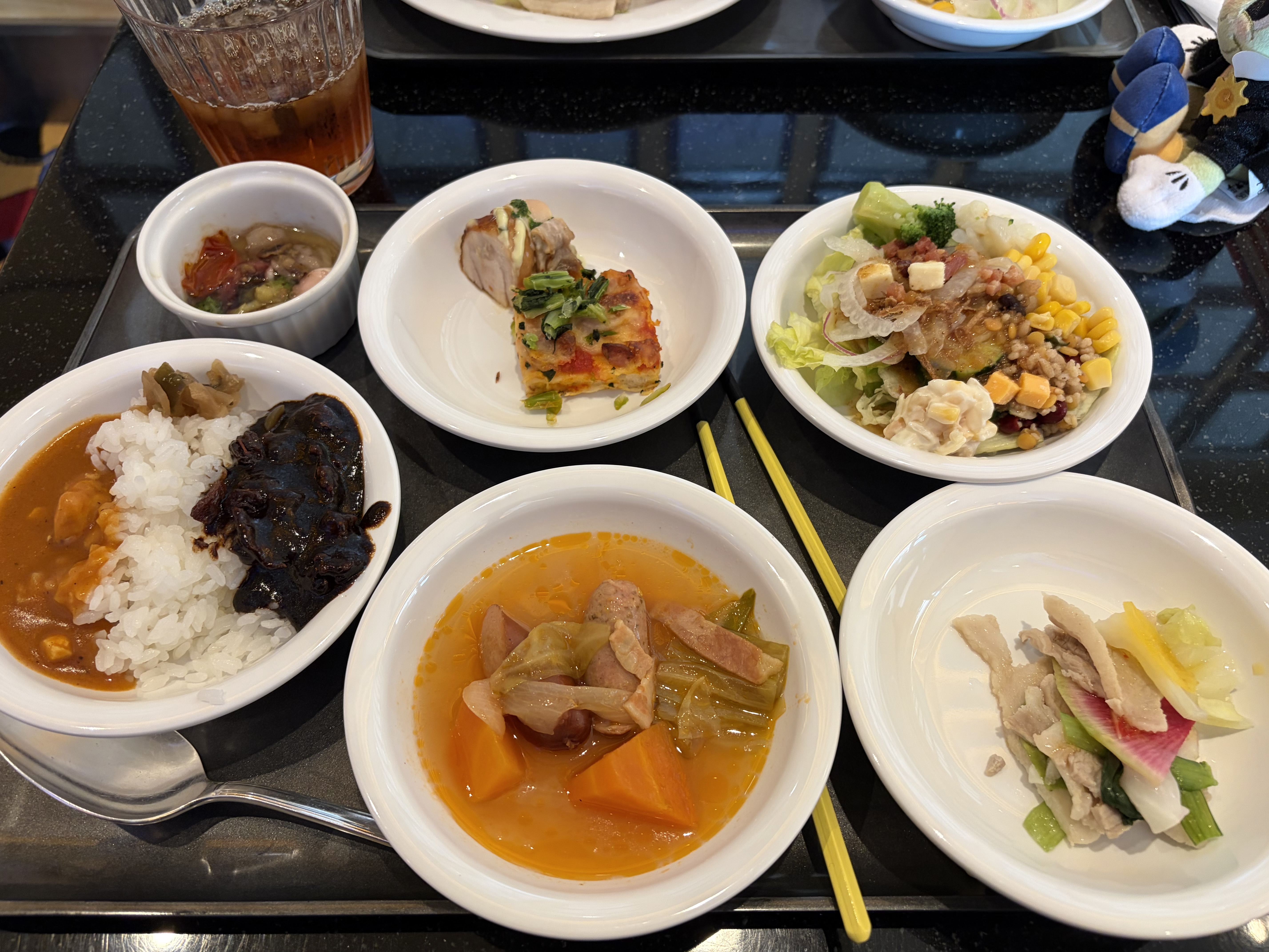 ブッフェ料理のプレート